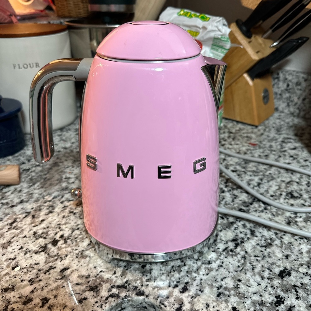 Smeg Pink Electric Kettle Retro